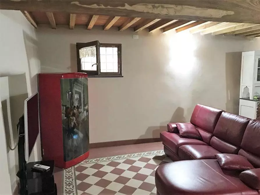 Immagine 4 di Appartamento in vendita  a Lucca