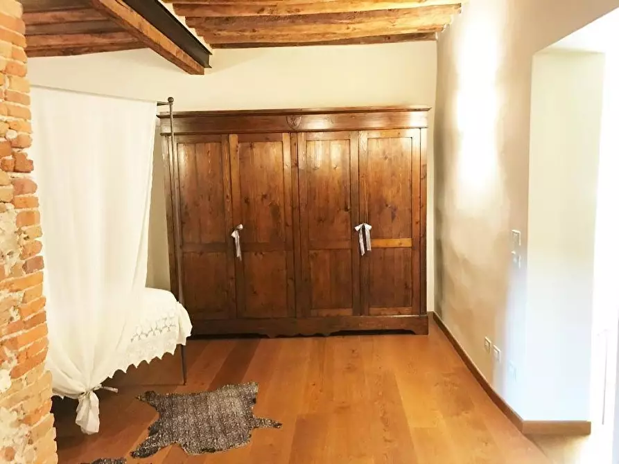 Immagine 11 di Appartamento in vendita  a Lucca