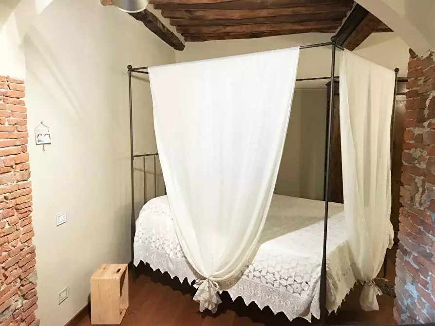Immagine 10 di Appartamento in vendita  a Lucca