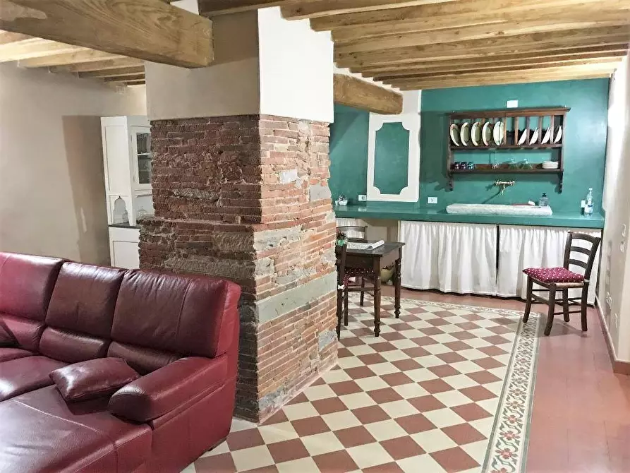 Immagine 1 di Appartamento in vendita  a Lucca