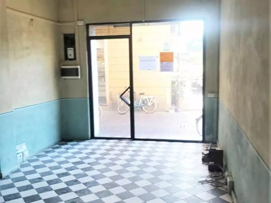 Immagine 2 di Ufficio in affitto  a Lucca