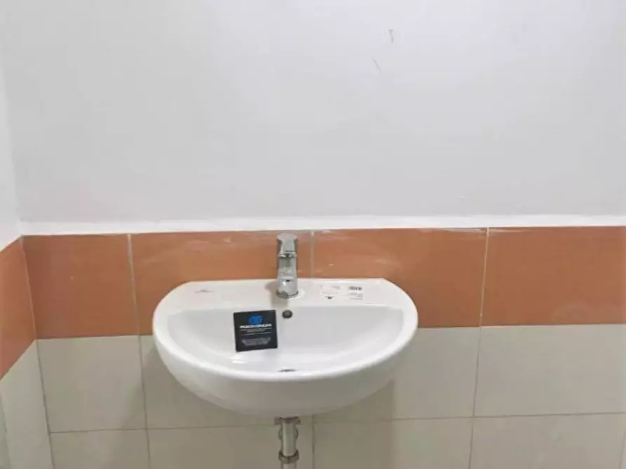 Immagine 6 di Ufficio in affitto  a Lucca