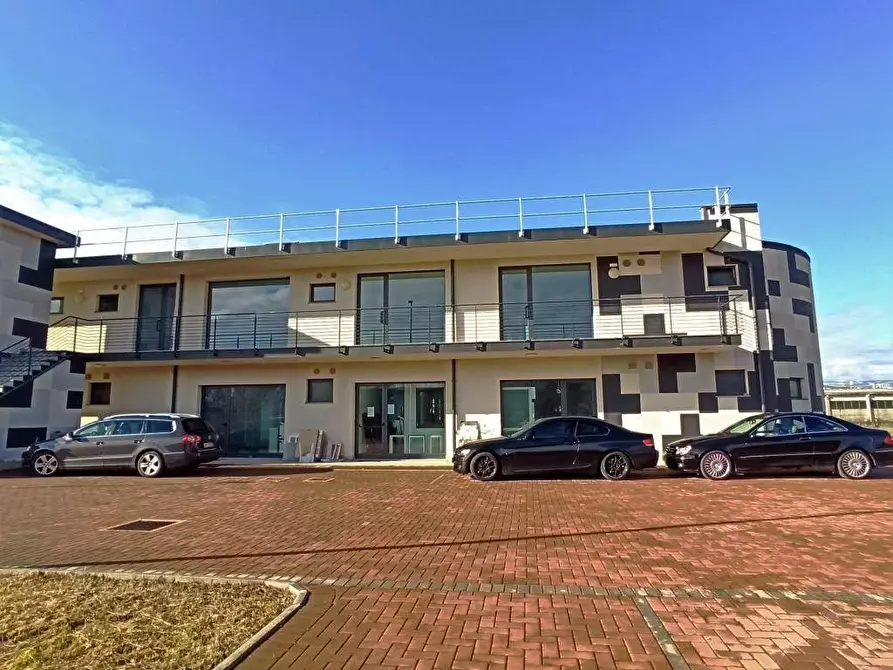 Immagine 5 di Locale commerciale in affitto  a Capannori