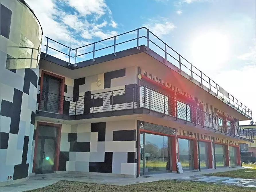 Immagine 3 di Locale commerciale in affitto  a Capannori