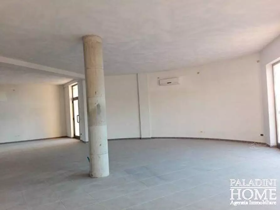 Immagine 4 di Locale commerciale in affitto  a Capannori