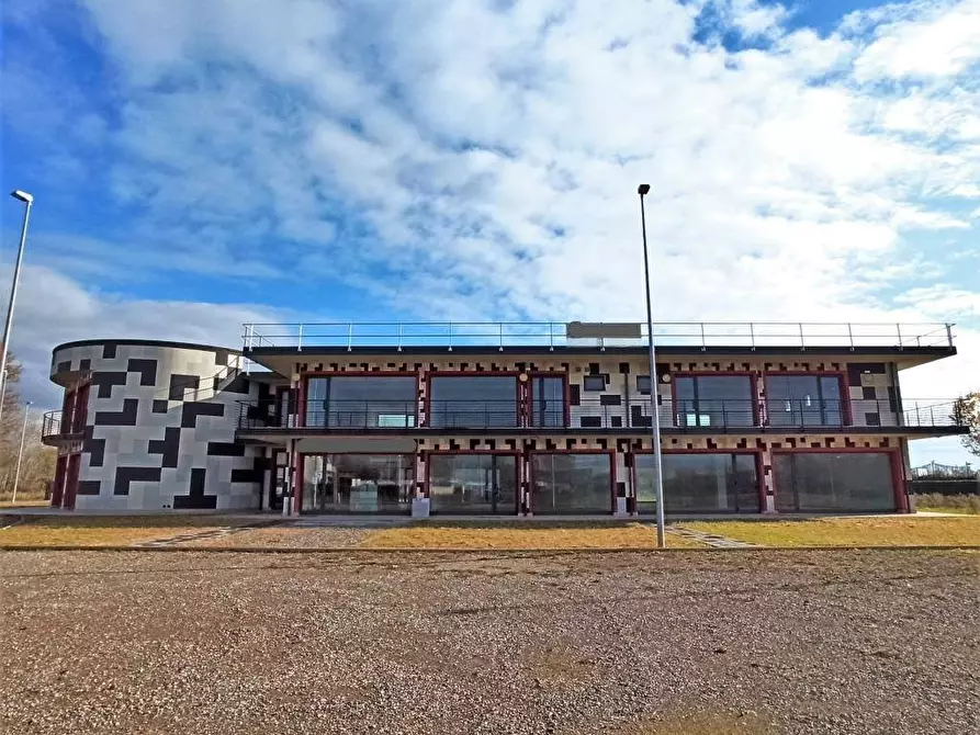 Immagine 7 di Locale commerciale in affitto  a Capannori