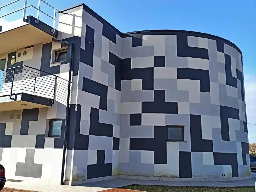 Immagine 6 di Locale commerciale in affitto  a Capannori