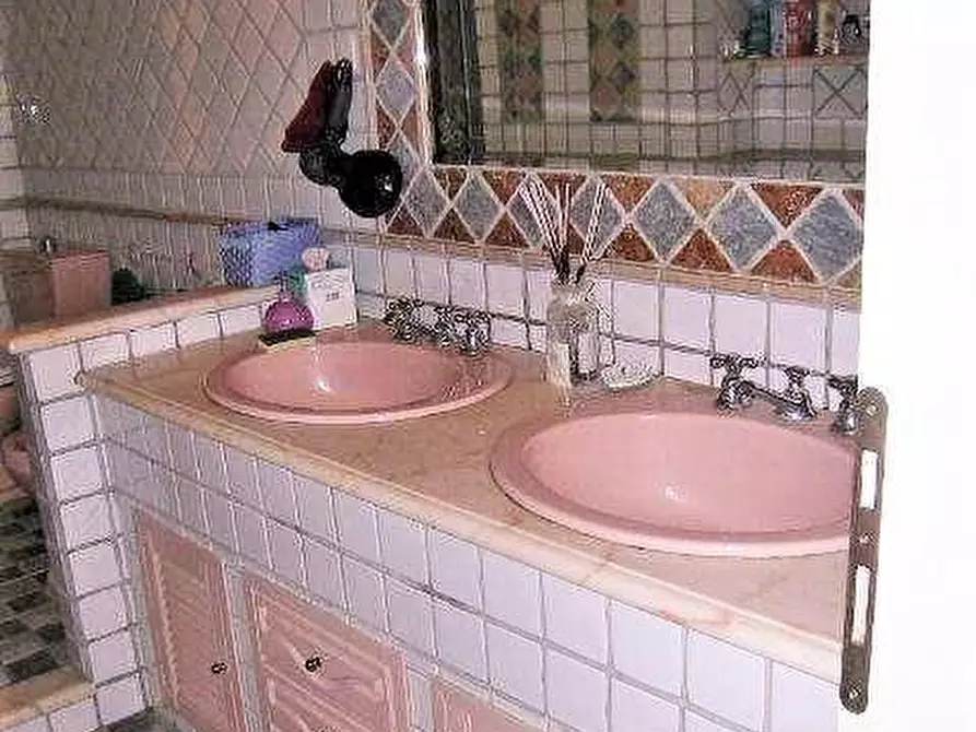 Immagine 18 di Appartamento in vendita  a Lucca