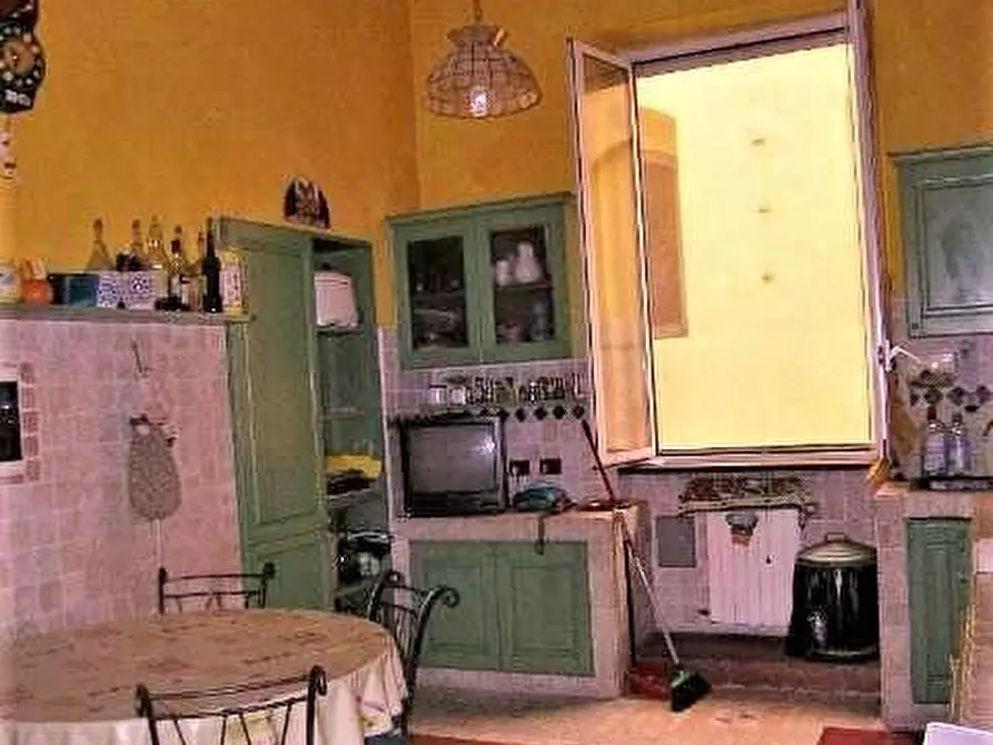 Immagine 12 di Appartamento in vendita  a Lucca