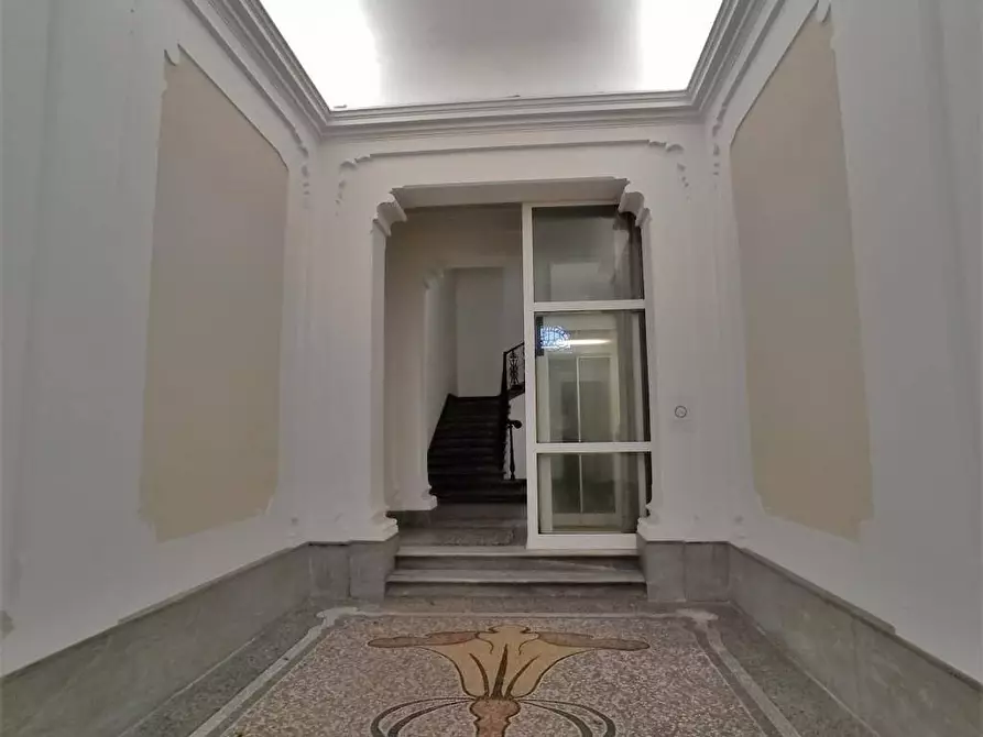 Immagine 5 di Ufficio in vendita  a Lucca