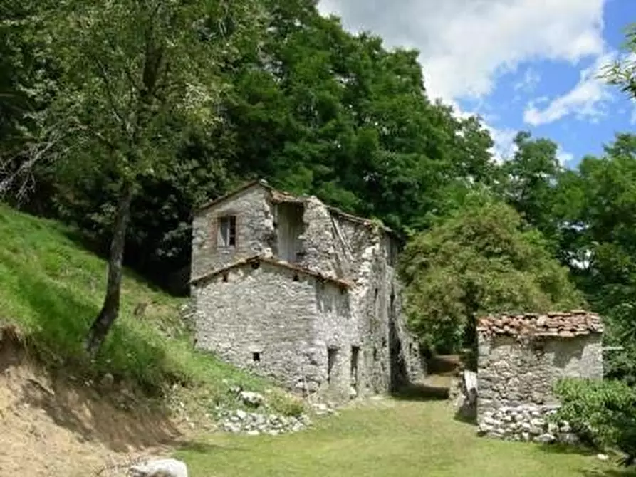 Immagine 2 di Rustico / casale in vendita  a Pescaglia