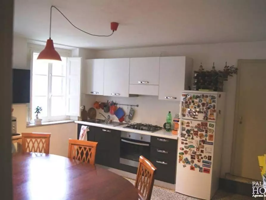 Immagine 5 di Appartamento in vendita  a Lucca