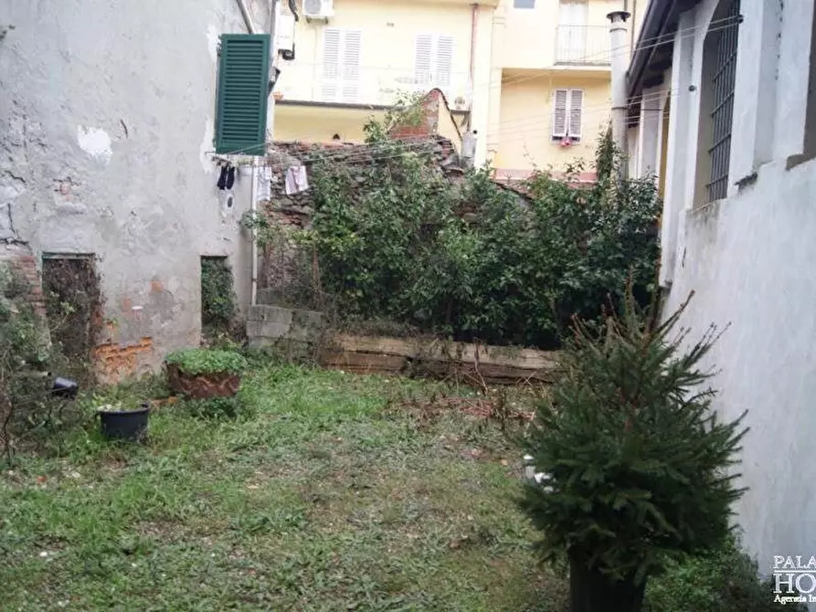 Immagine 14 di Appartamento in vendita  a Lucca