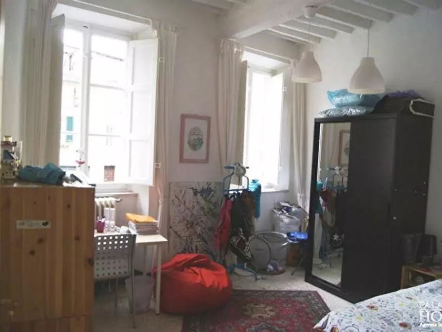 Immagine 10 di Appartamento in vendita  a Lucca