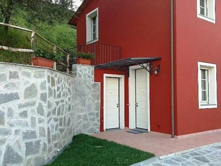 Immagine 4 di Villa in vendita  a Capannori