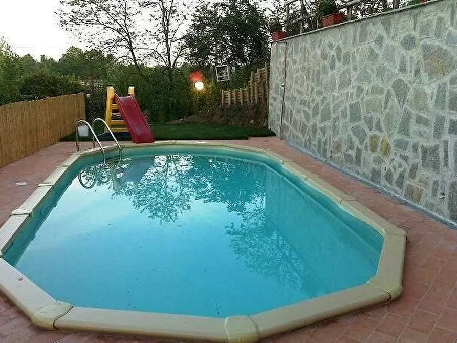 Immagine 5 di Villa in vendita  a Capannori