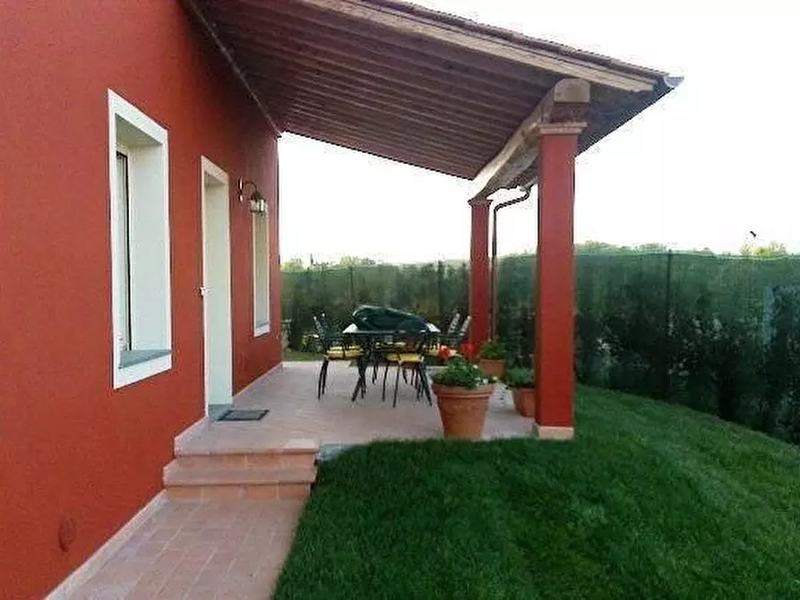 Immagine 3 di Villa in vendita  a Capannori
