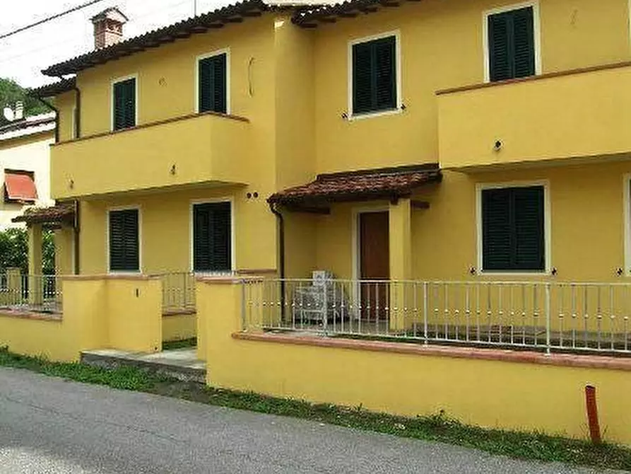 Immagine 1 di Villetta a schiera in vendita  a Borgo A Mozzano
