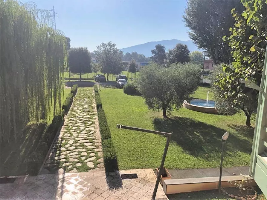 Immagine 4 di Ufficio in vendita  a Lucca