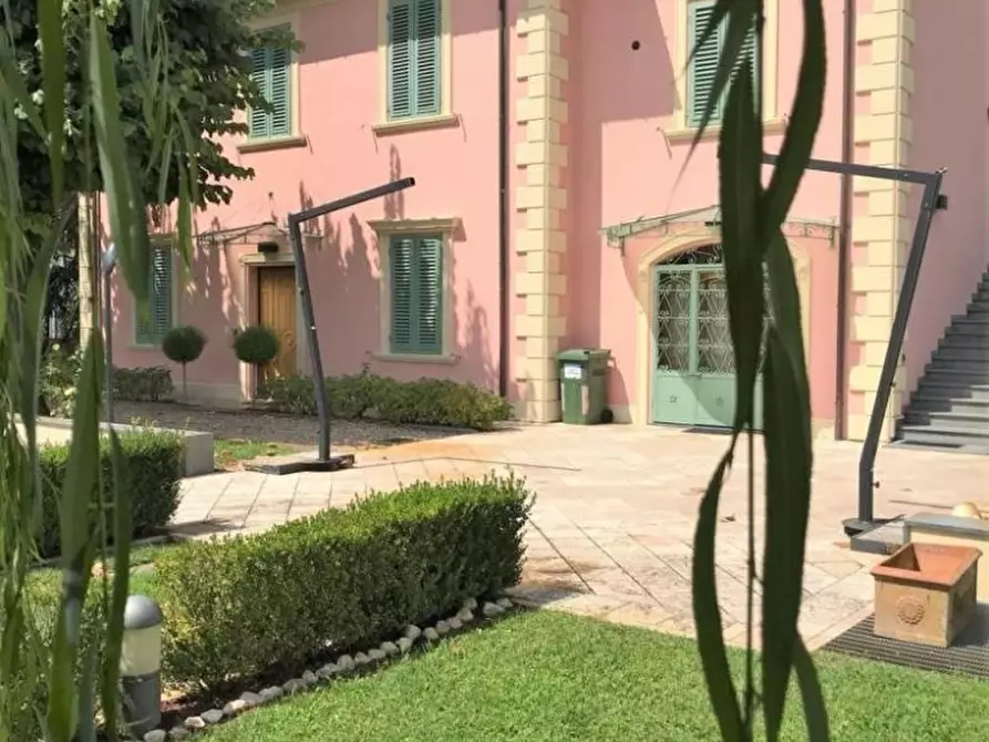 Immagine 7 di Ufficio in vendita  a Lucca