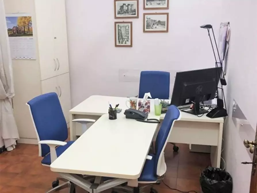 Immagine 11 di Ufficio in vendita  a Lucca