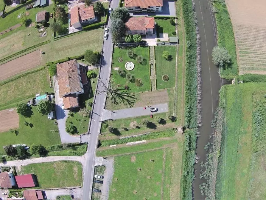 Immagine 17 di Ufficio in vendita  a Lucca