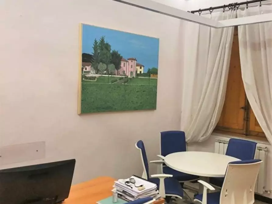 Immagine 15 di Ufficio in vendita  a Lucca