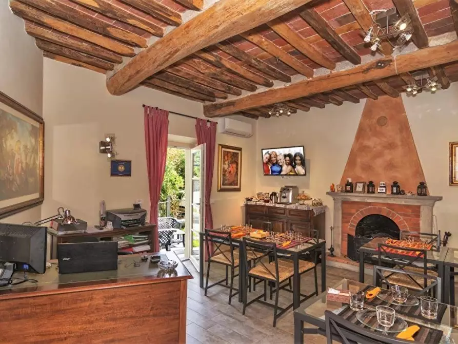 Immagine 3 di Locale commerciale in vendita  a Capannori