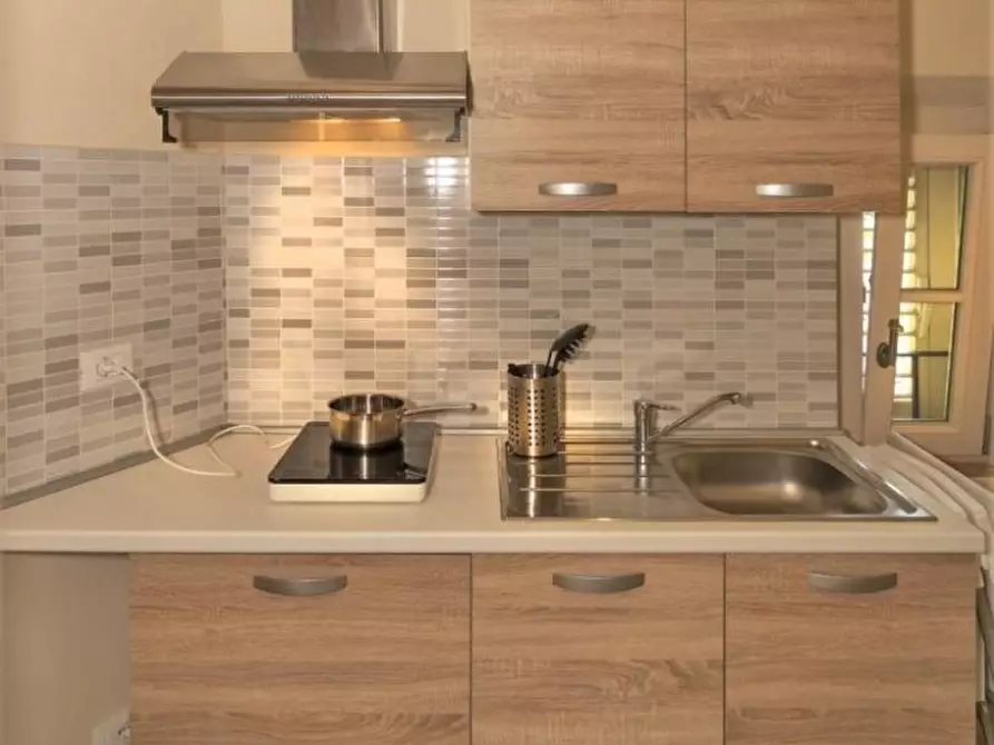 Immagine 5 di Locale commerciale in vendita  a Capannori