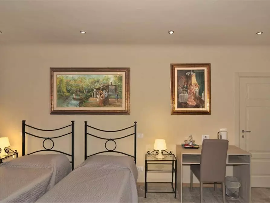 Immagine 10 di Locale commerciale in vendita  a Capannori