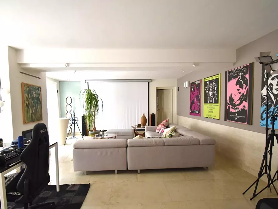 Immagine 43 di Villa in vendita  a Pietrasanta