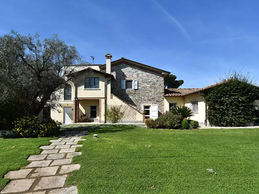 Immagine 69 di Villa in vendita  a Pietrasanta