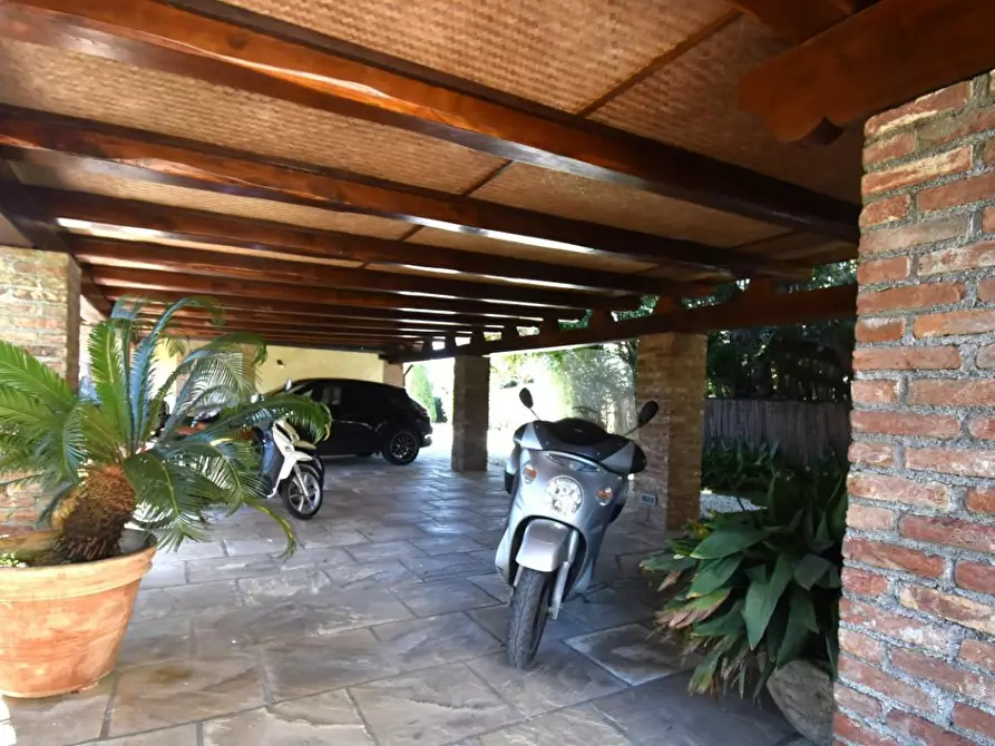 Immagine 72 di Villa in vendita  a Pietrasanta