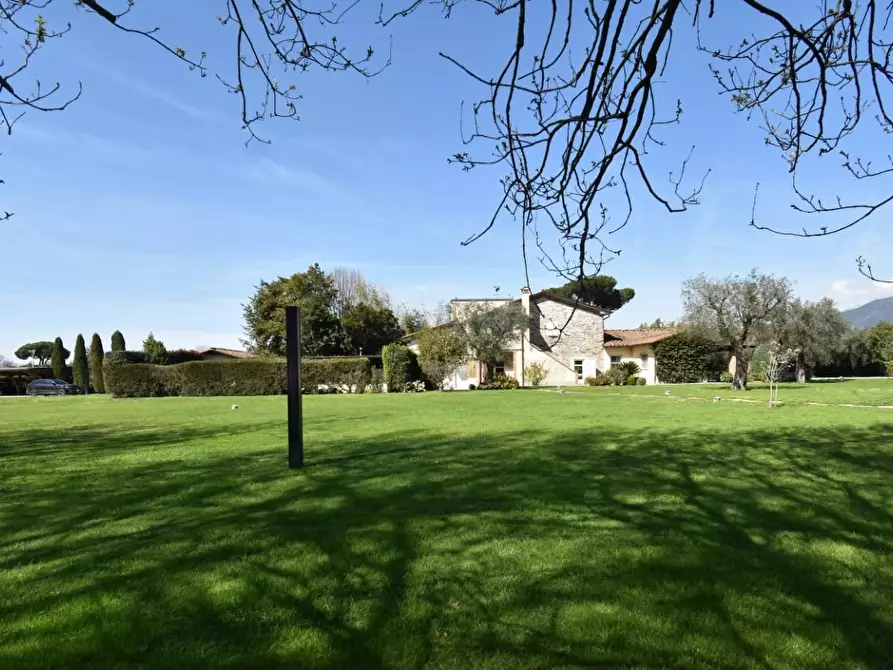 Immagine 15 di Villa in vendita  a Pietrasanta