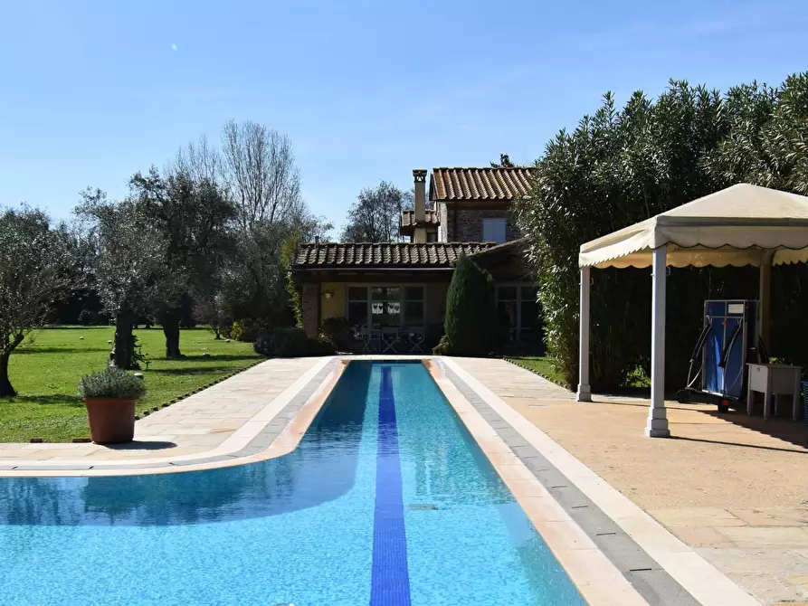 Immagine 22 di Villa in vendita  a Pietrasanta