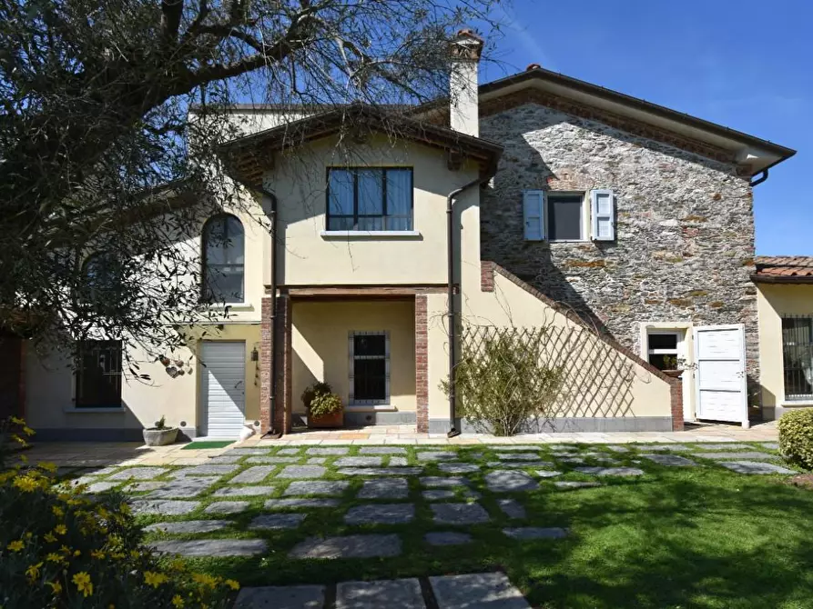 Immagine 77 di Villa in vendita  a Pietrasanta