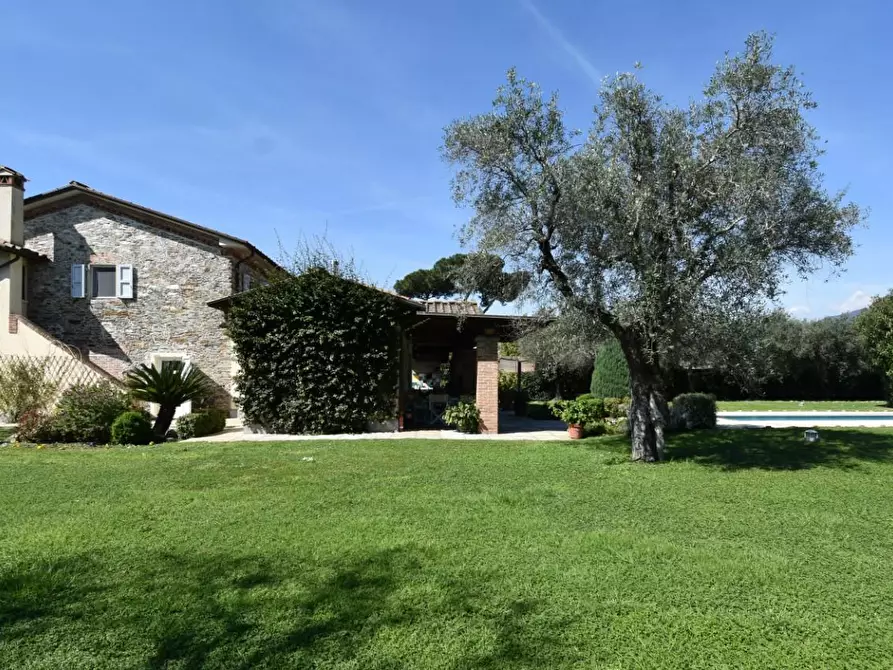 Immagine 70 di Villa in vendita  a Pietrasanta