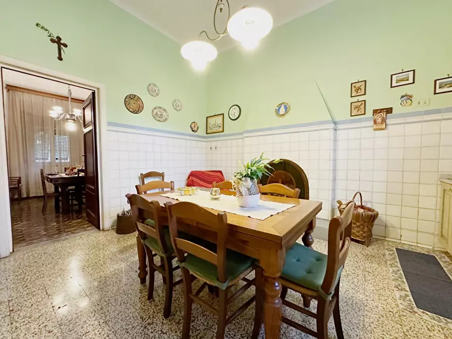 Immagine 7 di Villa in vendita  a Capannori