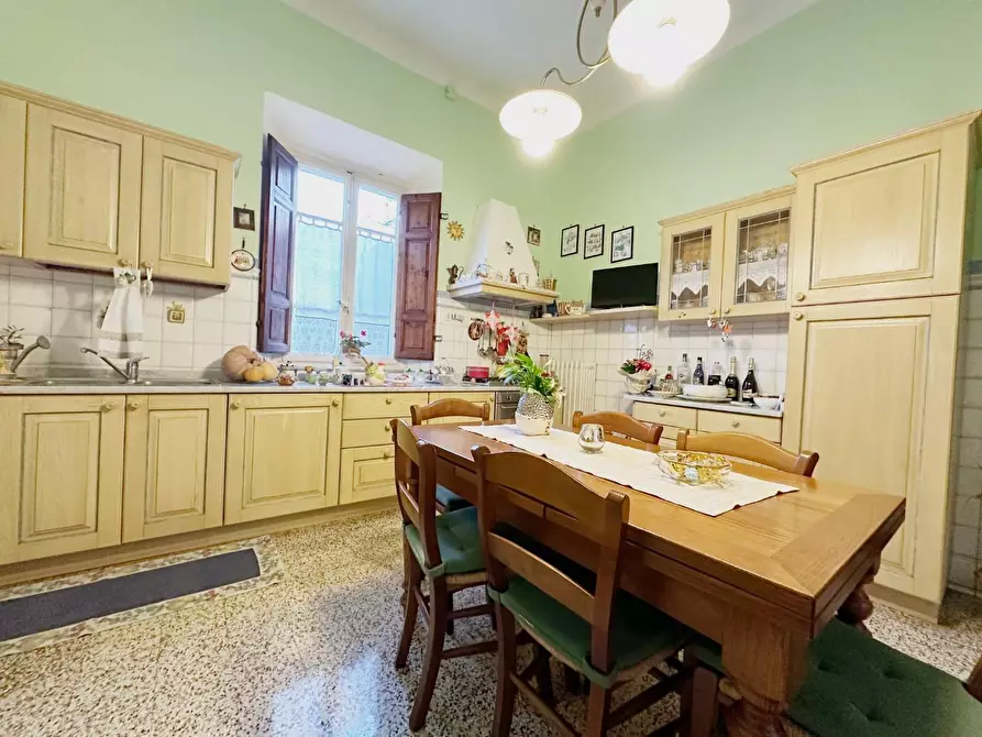 Immagine 8 di Villa in vendita  a Capannori