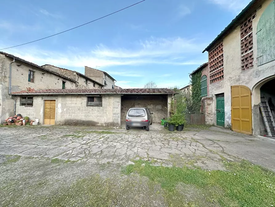 Immagine 25 di Villa in vendita  a Capannori