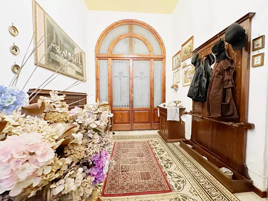 Immagine 2 di Villa in vendita  a Capannori