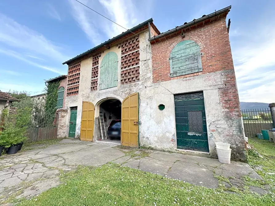 Immagine 23 di Villa in vendita  a Capannori