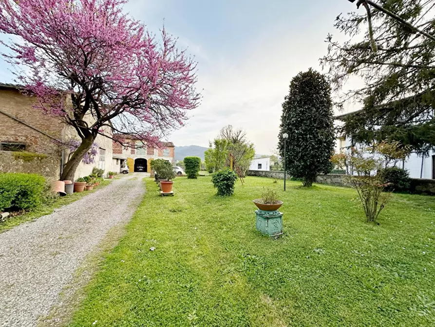 Immagine 26 di Villa in vendita  a Capannori