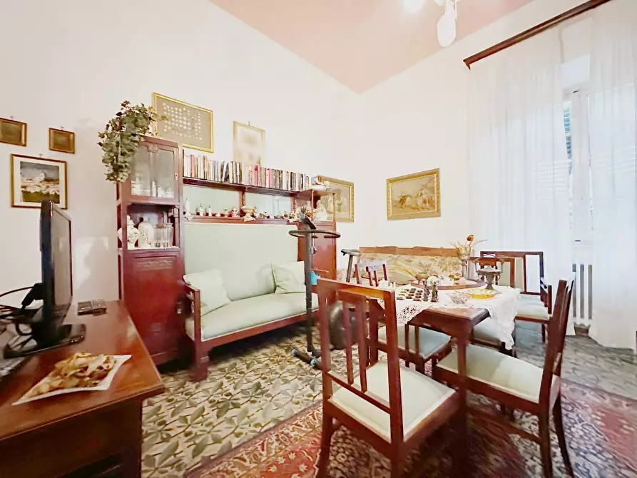 Immagine 4 di Villa in vendita  a Capannori