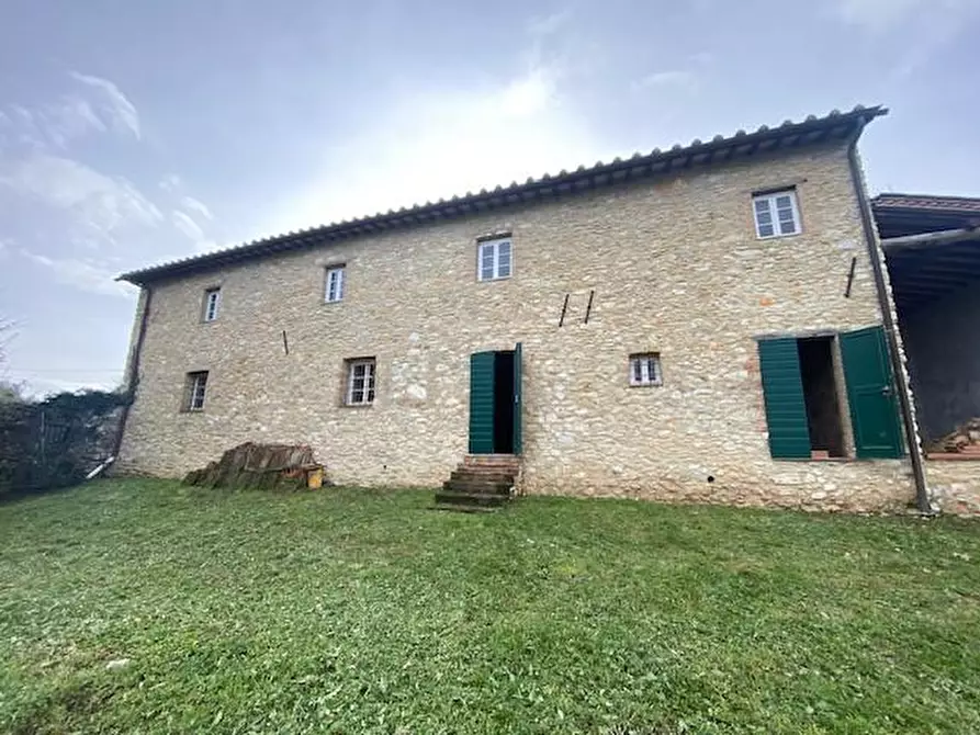 Immagine 13 di Rustico / casale in vendita  a Lucca