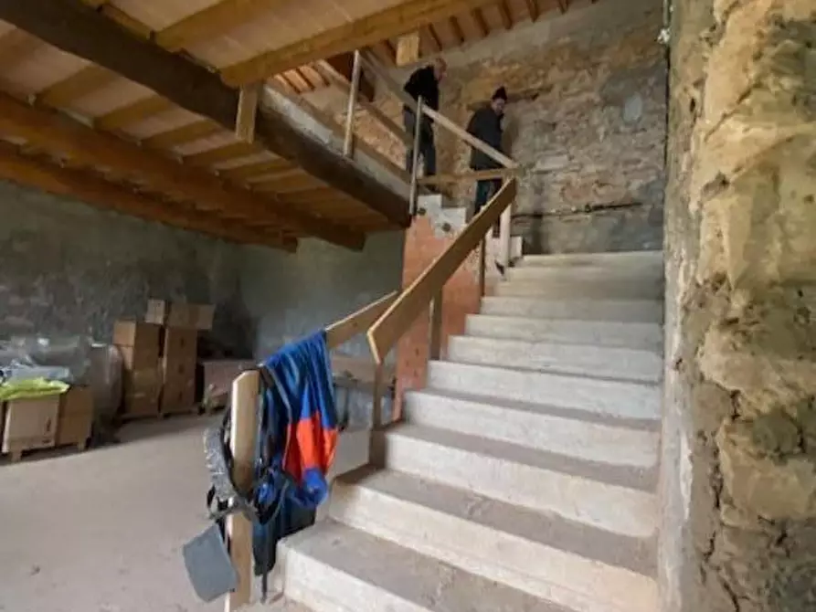 Immagine 9 di Rustico / casale in vendita  a Lucca