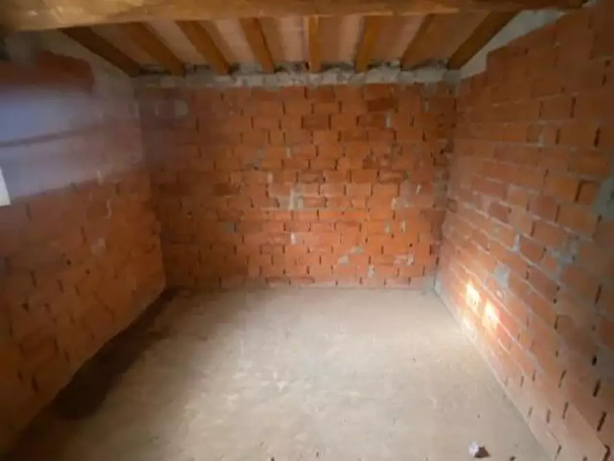 Immagine 7 di Rustico / casale in vendita  a Lucca