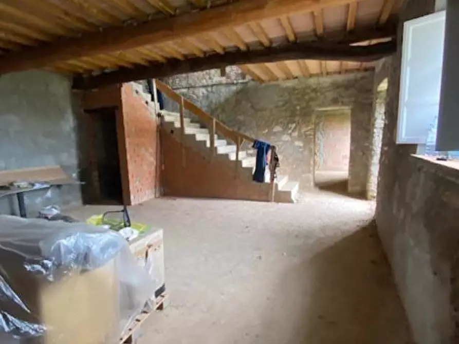 Immagine 12 di Rustico / casale in vendita  a Lucca
