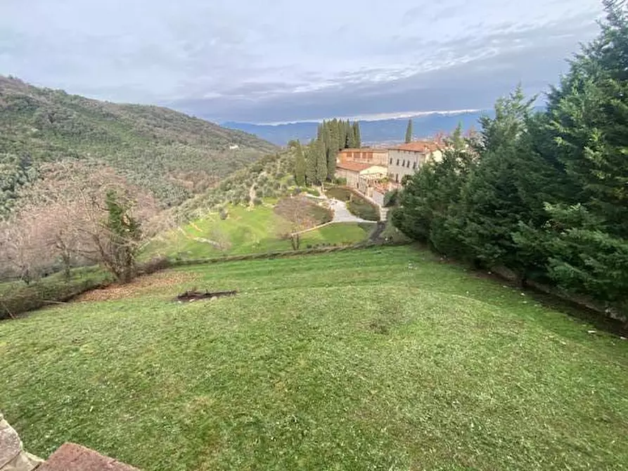Immagine 5 di Rustico / casale in vendita  a Lucca
