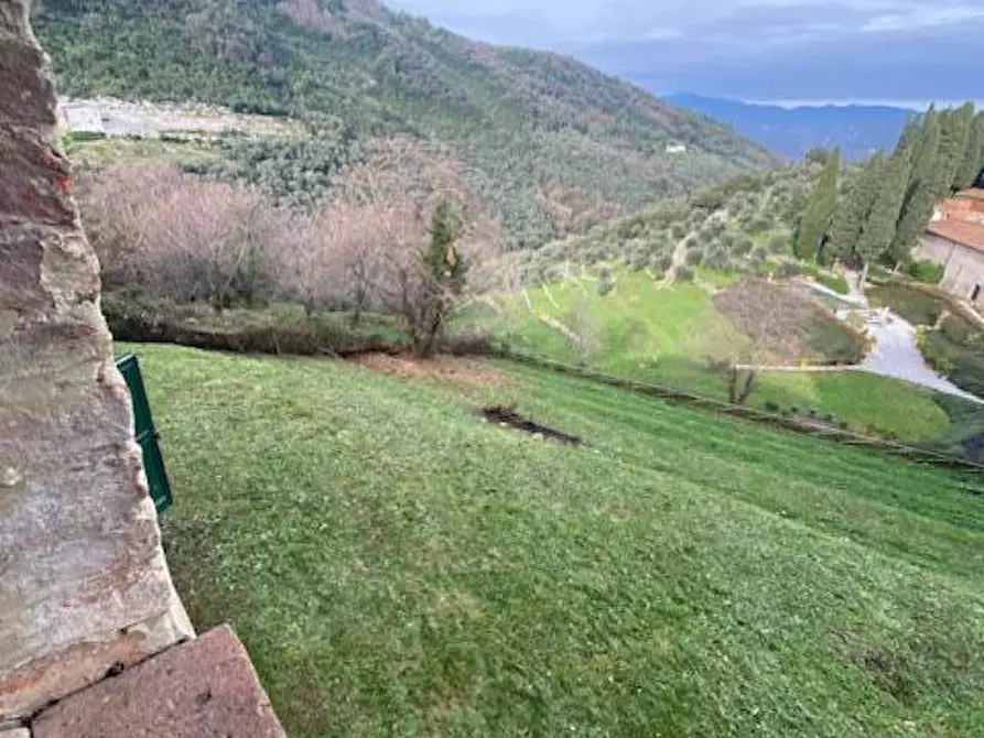 Immagine 6 di Rustico / casale in vendita  a Lucca